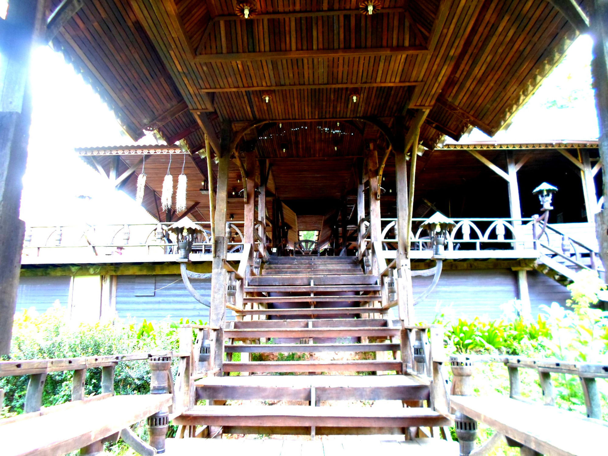 Montania Lifestyle Hotel Phanom Bagian luar foto