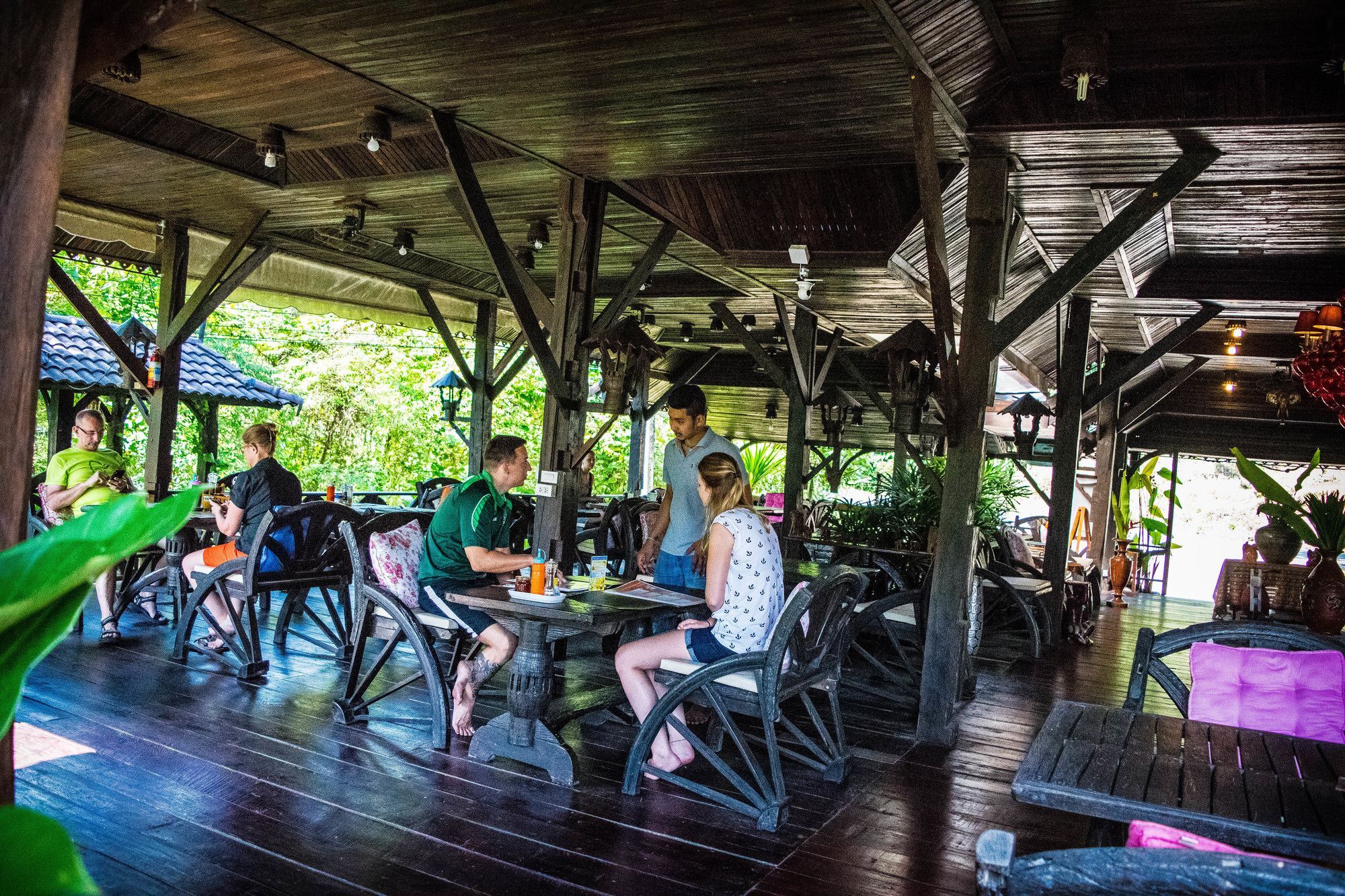Montania Lifestyle Hotel Phanom Bagian luar foto