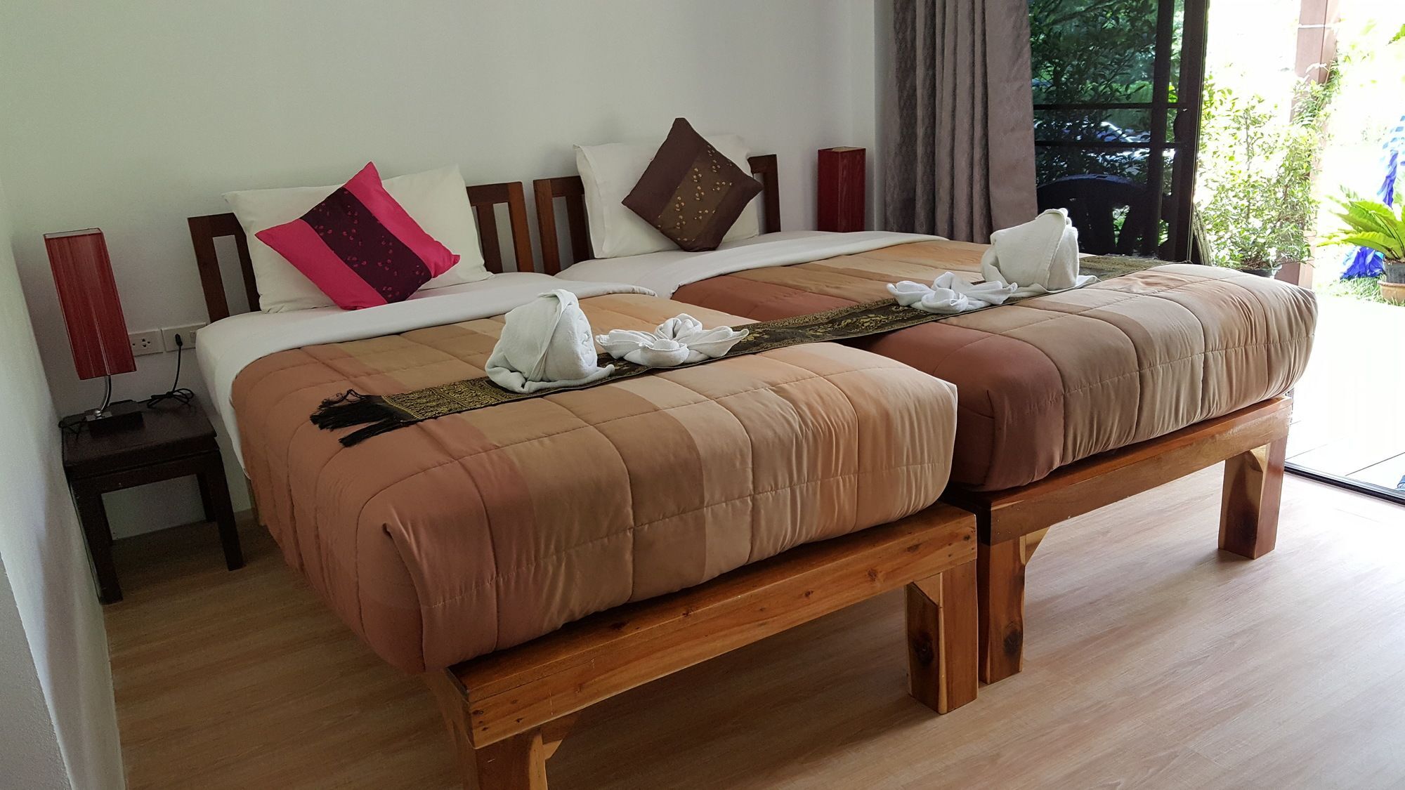 Montania Lifestyle Hotel Phanom Bagian luar foto