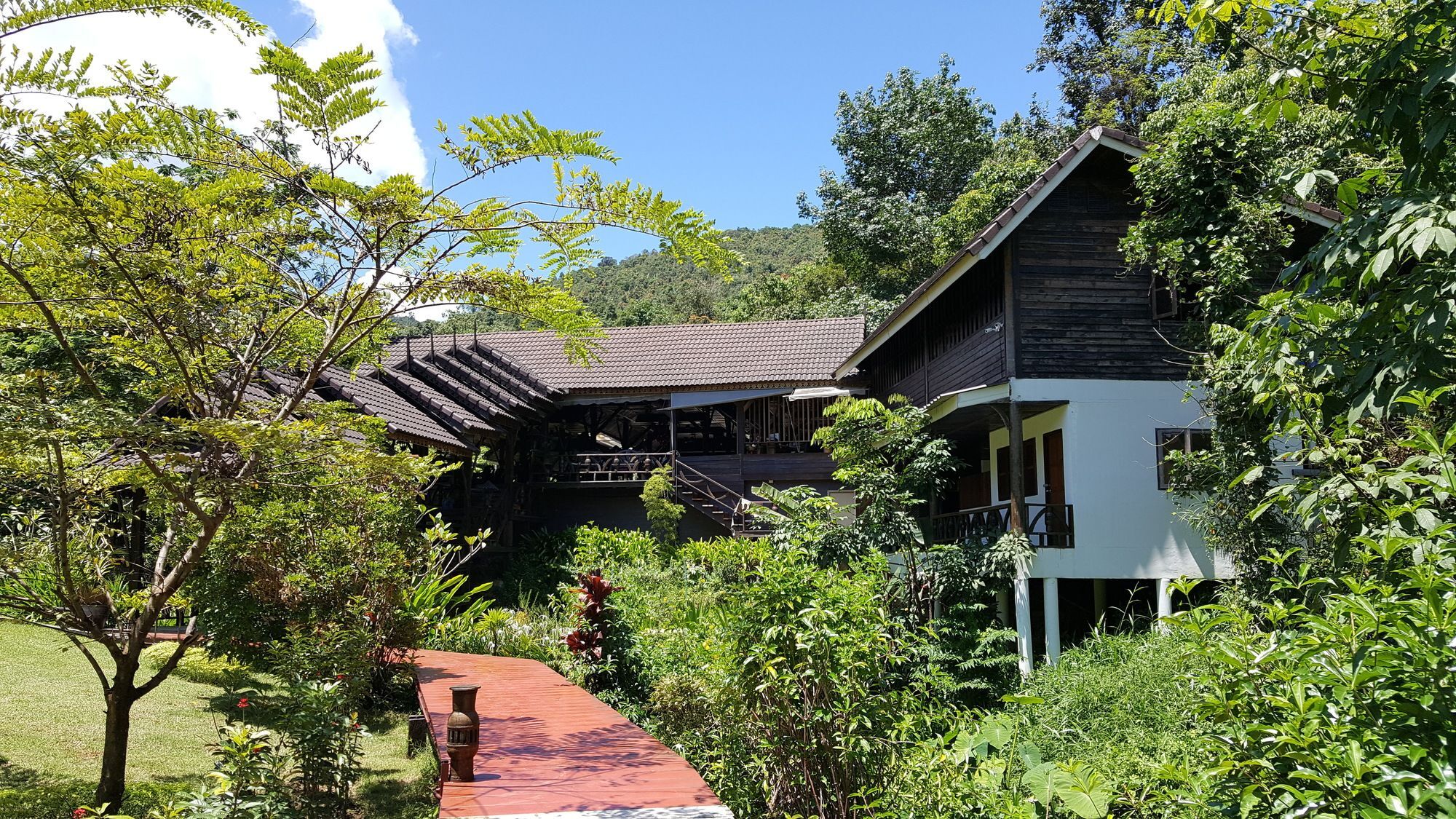 Montania Lifestyle Hotel Phanom Bagian luar foto