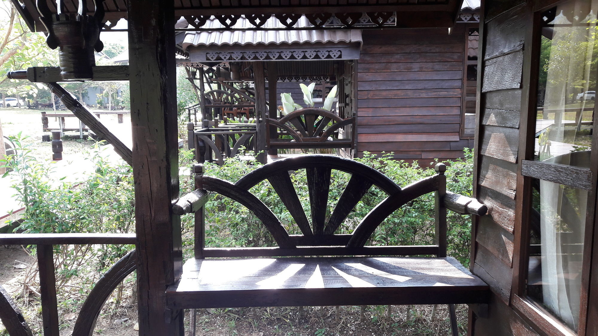 Montania Lifestyle Hotel Phanom Bagian luar foto