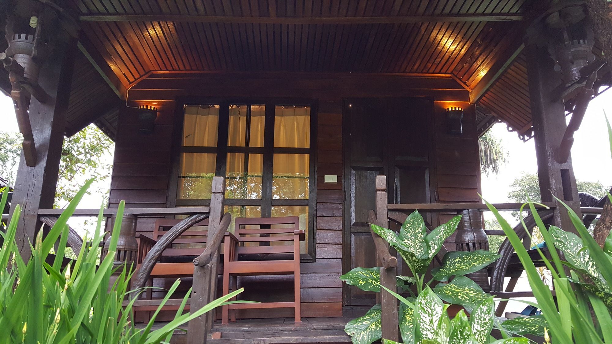 Montania Lifestyle Hotel Phanom Bagian luar foto